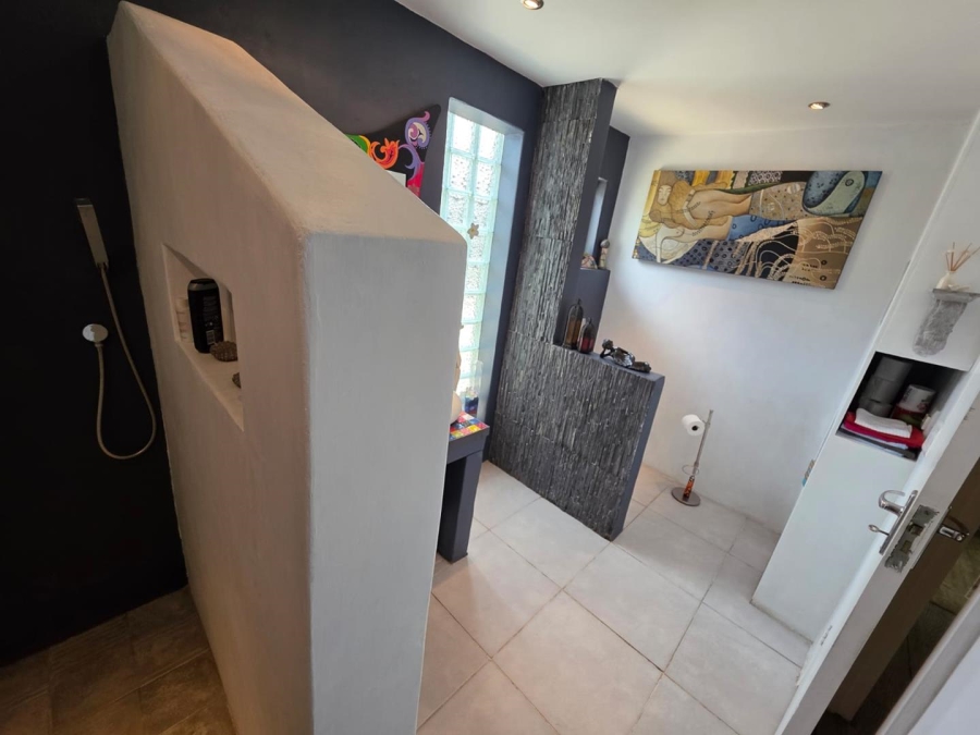 6 Bedroom Property for Sale in Heuwelsig Free State